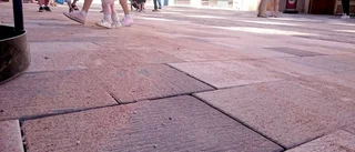 Första delen av nya Kungsgatan öppen – stensättaren Jimmy: "Vi vill att många ska komma och gå här"