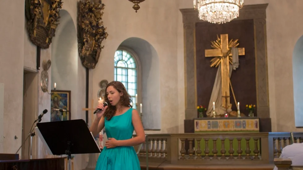 Aurora Berkestam Drysén sjöng Ave Maria i Österåkers kyrka under söndagen, som en del av Musikfest i Österåker.