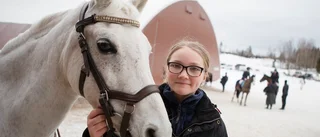 Framgångsrika systrar kämpade i årets första hopptävling
