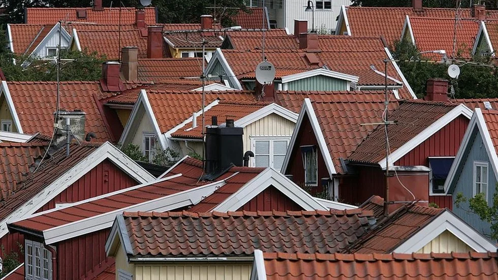 Fastighetsägare som hyr ut bostäder och bostadsrättsföreningars styrelser är ansvariga för att undersöka radonhalterna och vidta åtgärder. Egnahemsägare kan inte tvingas mäta. (Arkivbild)