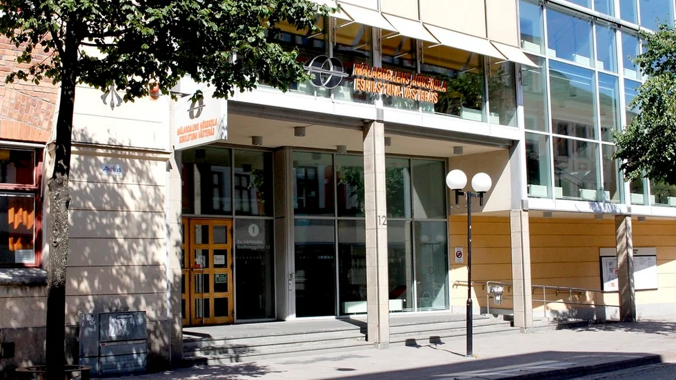 Trenden syns i hela landet och vid Mälardalens högskola. Allt färre söker till högskolor och universitet.
