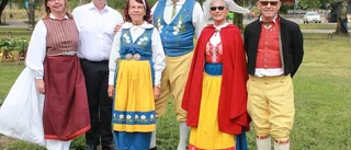 Dans i dubbla led trots regn och rusk