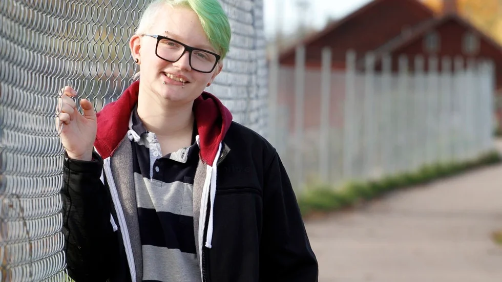 Alex Dans föddes som flicka och hette officiellt något annat till den 10 september i år. Då godkändes namnbytet av Skatteverket.