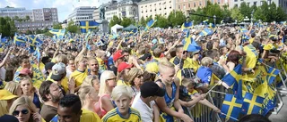 Svenska VM-damerna hyllas i Kungsträdgården
