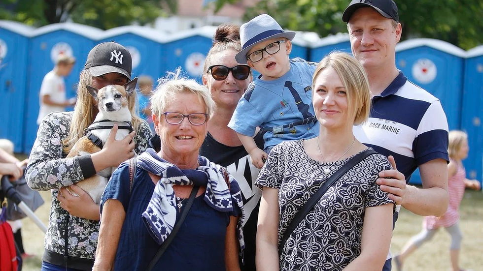 Ronja Eriksson, Eva Eriksson, Jenny Eriksson, Charlie Eriksson, Elin Hjellekvist och Tommy Eriksson, Eskilstuna:Kul att mycket folk kommit. Miss Li var bra. Det arrangerats mycket bra saker hela jubileumsåret.