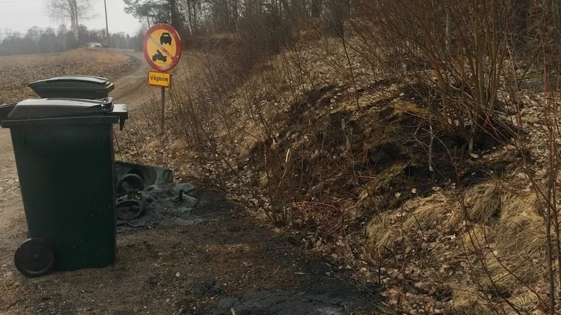 "Det är trots allt att föredra att ha sopkärlen vid vägen än vid husväggen", säger Per Gustafsson, verksamhetsledare, Brandskyddsföreningen i Sörmland.