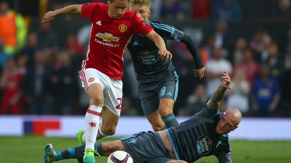 John Guidetti går in i en duell med Manchester Uniteds Ander Herrera i ett av lagens semifinalmöten i Europa league. Det är just United som kompisen Victor Nilsson Lindelöf nu är klar för.