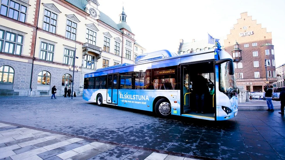 Busstrafiken i Eskilstuna har nu tolv elbussar i stadstrafiken. Och är värst i landet med det.I positiv bemärkelse, säger Bengt Karlsson, chef på Transdev.
