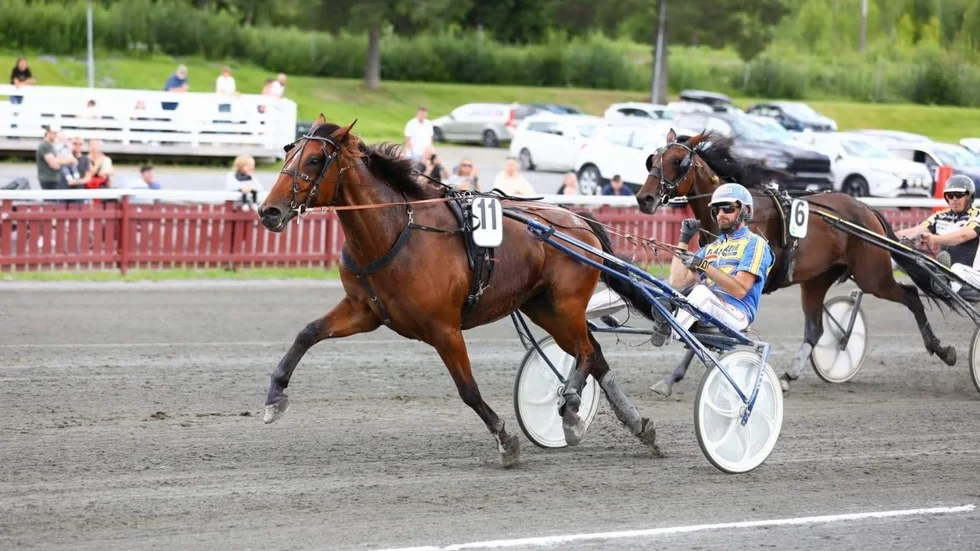 Hemmaekipaget AW’s Fastlight (Christian Månsson) lekte hem V5-2 i Skellefteå. 