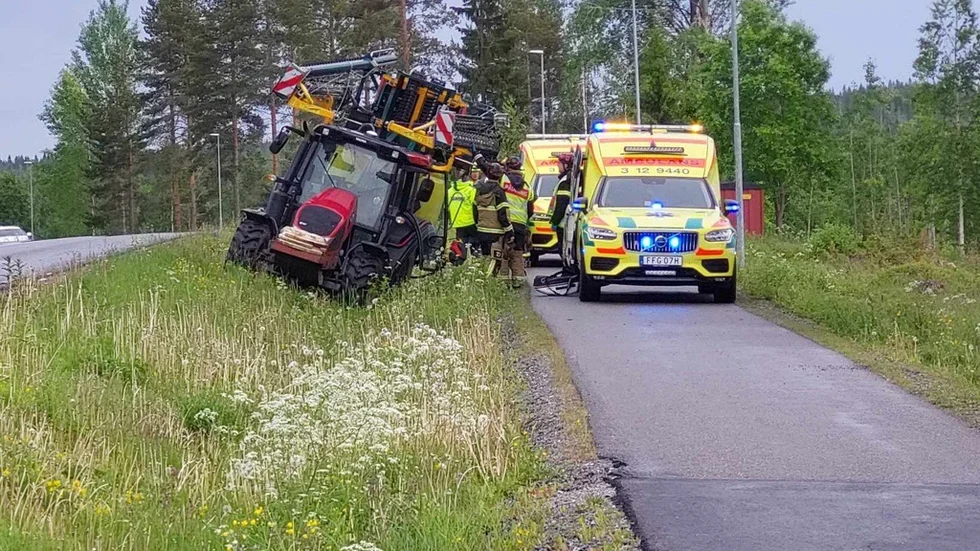 Traktorn körde av vägen mellan Ersmark och Kåge.