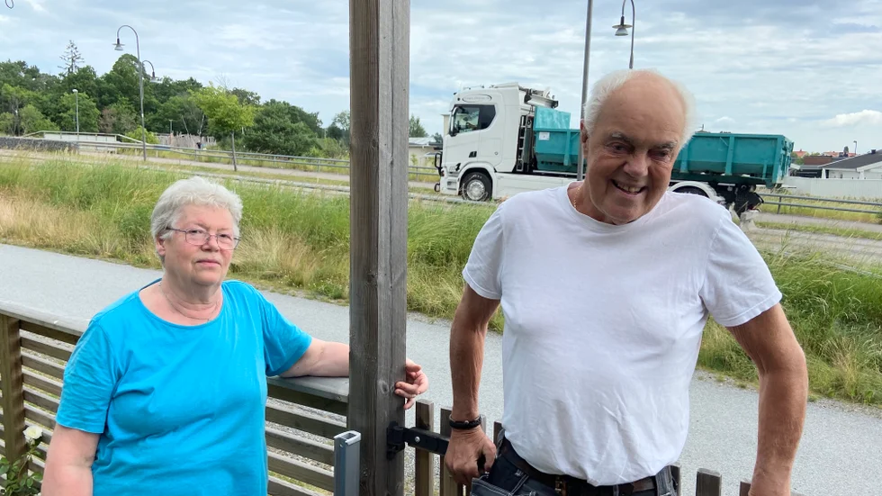 Beryl Modigh Nordberg och Lars Lenne bor båda på bottenplan av Bovieran. De plågas av både mängden trafik och det faktum att många inte håller rätt hastighet: "Det kan skrika i hela huset", säger Lars Lenne.