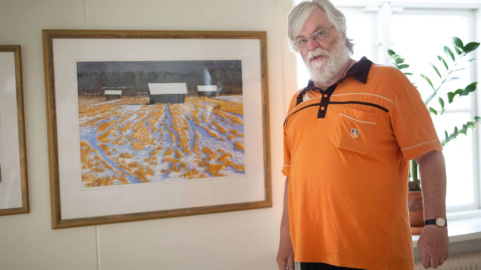 "Det här motivet med nysnö på en äng ramade jag in så sent som för ett par dagar sedan", säger han.