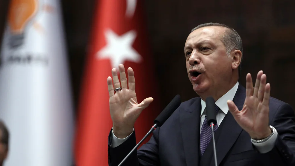 Turkiets president Erdogan fördröjer just nu svenskt och finländskt Natomedlemskap. 

