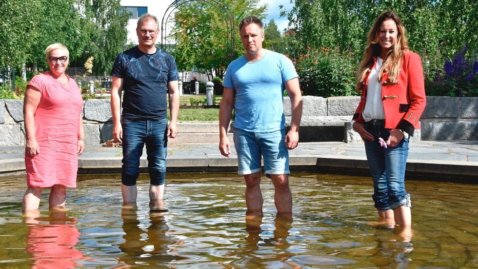Sommarvärme nu - men snart höst och val.
Susanne Andersson, Sven Nordlund, Mikael Engren och Katarina Burman.