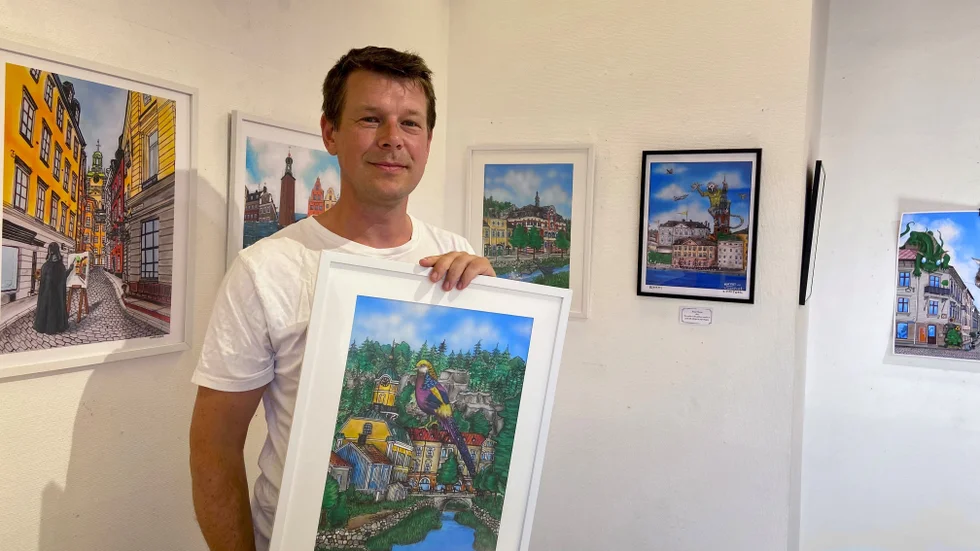 "Målningen kändes inte realistisk. Guldfasaner lever ju som bekant inte fritt i Sverige" är undertexten till tavlan med Söderköpingsmotiv. Ola Niklasson och Stefan Wentzel ställer ut i Lilla galleriet i Rådhuset, Söderköping.