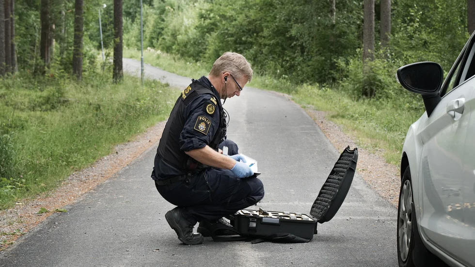 Polisen söker fler vittnen efter mordförsöket på Morö Backe, däribland tre personer som observerats av andra vittnen i samband med överfallet.
