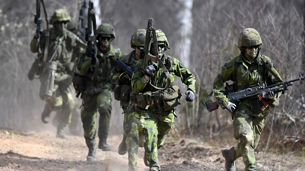 Debattörerna anser att kommuner och regioner i länet ska ta ställning för vår egen försvarsindustri och placera kapital i svenska företag som arbetar med att stärka vår försvarsförmåga. 