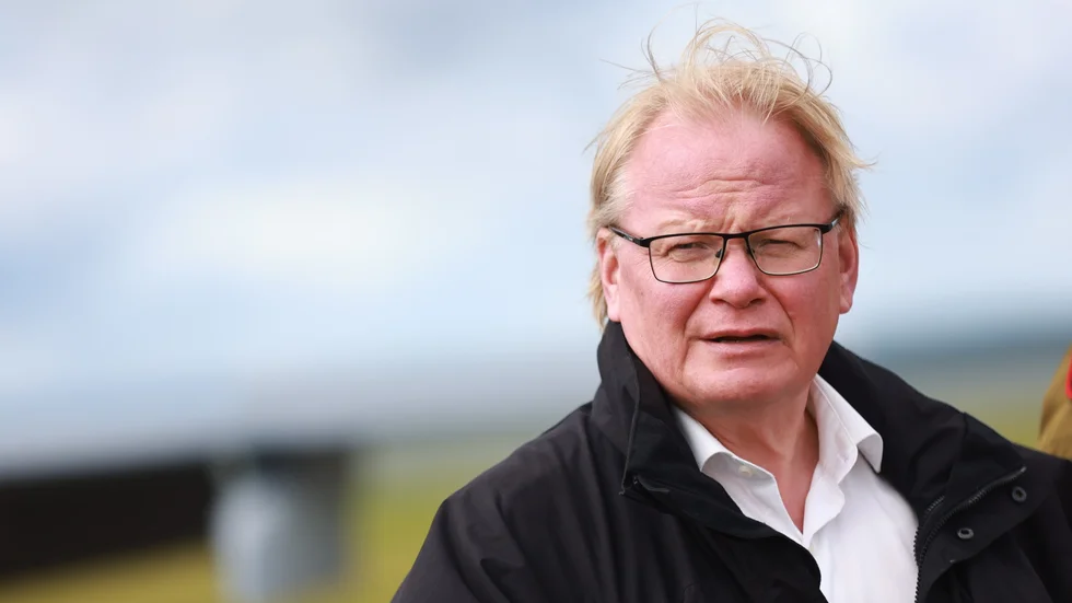 Försvarsminister Peter Hultqvist vill ha skarpare lagstiftning för att kunna förhindra fientliga köp som hotar svenska säkerhetsintressen. Arkivbild.