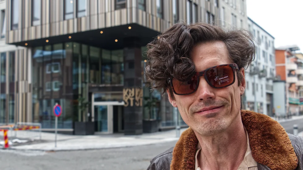 Gustav Bergström har mycket att säga om hemortens arkitektur. 