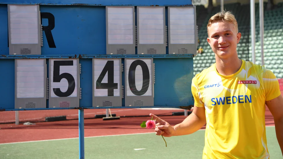 Linus Jönsson framför tävlingsrekordet som tog Norrköpingskillen upp som fyra på juniorlistan genom tiderna i Sverige.