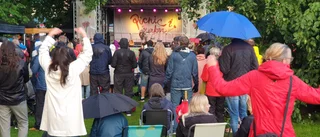 Eric Gadd sjöng fram sol och dans – så var Picnic i parken