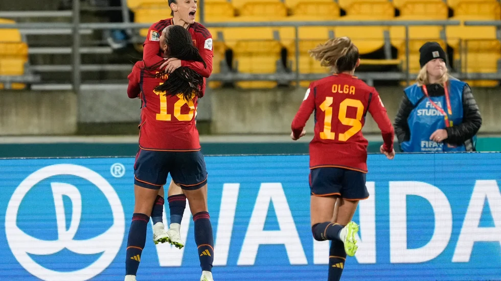 Costa Rica hade inget att sätta emot Spanien, som här ses fira efter ett av sina tre mål.