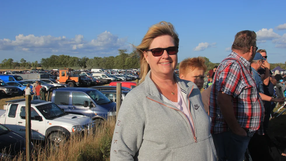 Marica Ahlgren har varit på tractorpulling flera gånger tidigare. Hon är en av alla besökare som tycker det är särskilt roligt med de riktigt stora traktorerna.