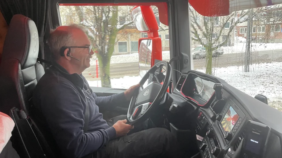 Börje Löfling är en av lastbilschaufförerna som kör undan snön i dag. 