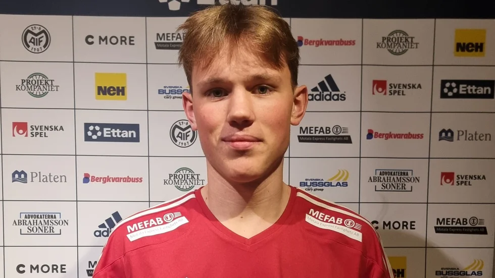 Johan Lexén, målvakt i Motala AIF, får A-lagskontrakt efter spel i klubbens akademi.