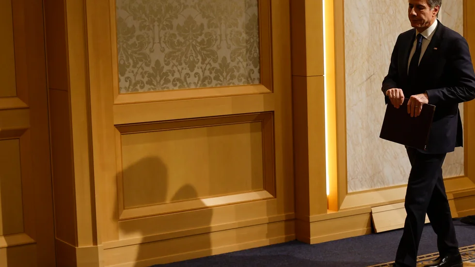 USA:s utrikesminister Antony Blinken lämnar pressträffen efter G7-samtalet i Japan.