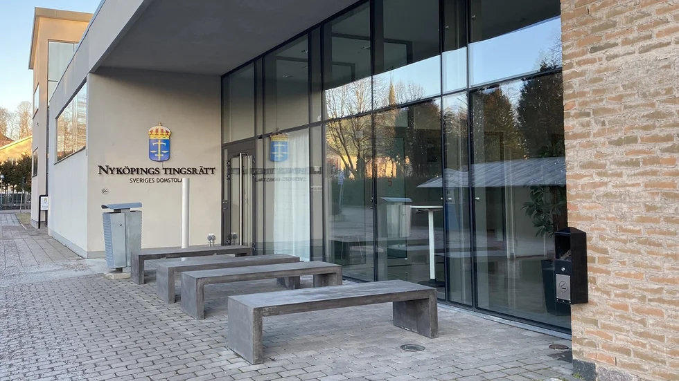 Rättegången mot tidigare regionpolitikern hålls i tingsrätten i Nyköping.