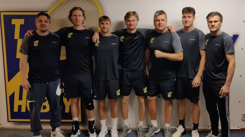 TK Hobby-laget, från vänster: Petri Pannula, Adam Holmström, John Gabelic, Jack Karlsson Wistrand, Pasi Pannula, Johan Karlsson och Patric Karlsson.