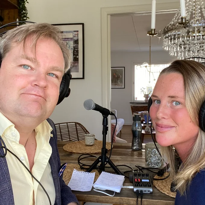 Radiosnack. Hemma i villan i centrala Vadstena gästar Frida Axell MVT-sportens podd Sportsnack med Jens Bollius. Ett snack om VHF, handboll och punktmarkeringar. Med mera.