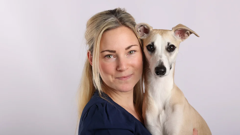 Mikaela Holegård vill öppna ett hundsportcentrum i Eskilstuna. Här syns hon med sin hund Belle.