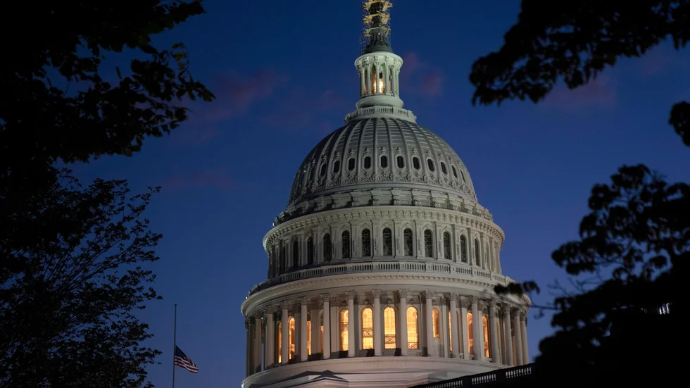 Talmannen i USA:s representanthus har avsatts i en historisk omröstning.