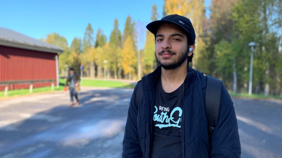 Heidar Safi, 20 år, flyttade till Luleå och Porsön-Porsögården från Stockholm för snart två månader sedan och trivs bra. "Jag är nöjd", säger han. 