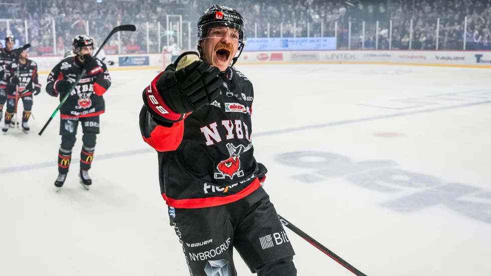 Rihards Marenis har rivstartat i sin nya klubb Nybro, men nu är den lettiske forwarden avstängd i två matcher.