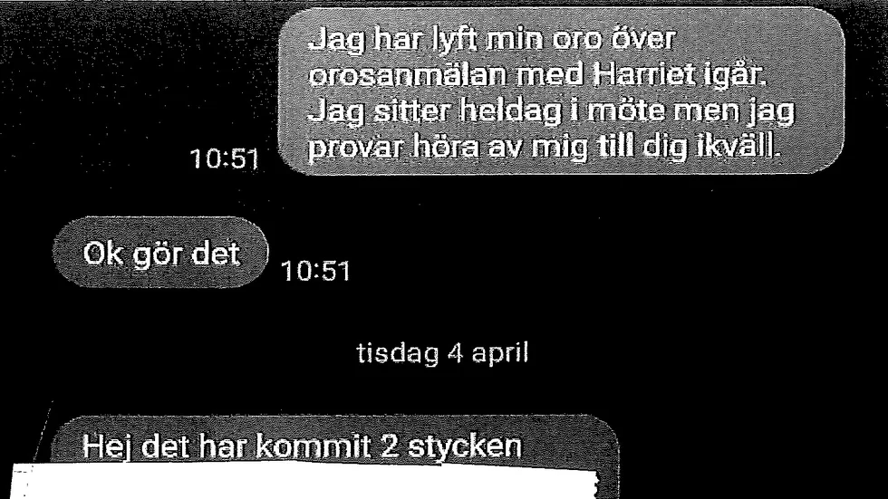 Pappan vädjar om hjälp från socialutskottets ordförande Peter Lundberg i början av april och får svar att han lyft sin oro över orosanmälan med dåvarande enhetschefen Harriet Rickman.