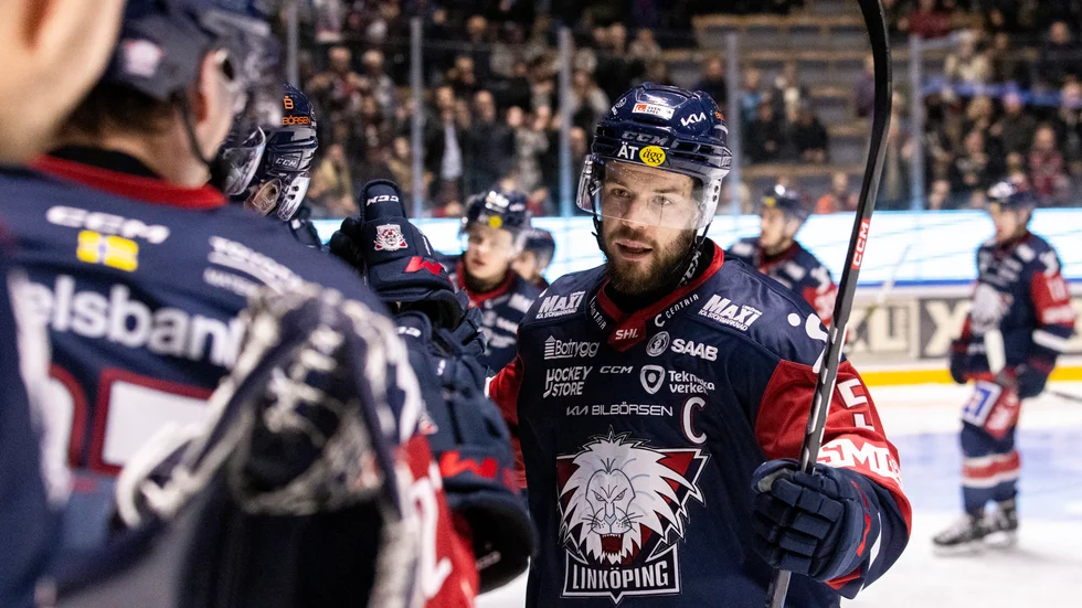 Oscar Fantenberg jublar efter 3-3-målet.
