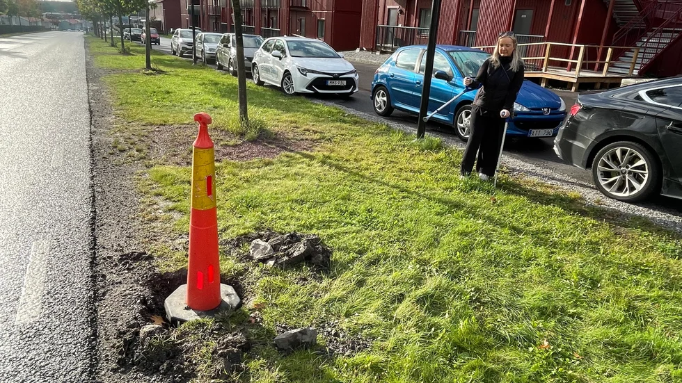 Knappt en vecka efter olyckan tycker Anna Planås att det är traumatiskt att bara titta på olycksplatsen, ett fåtal meter från hennes hem.