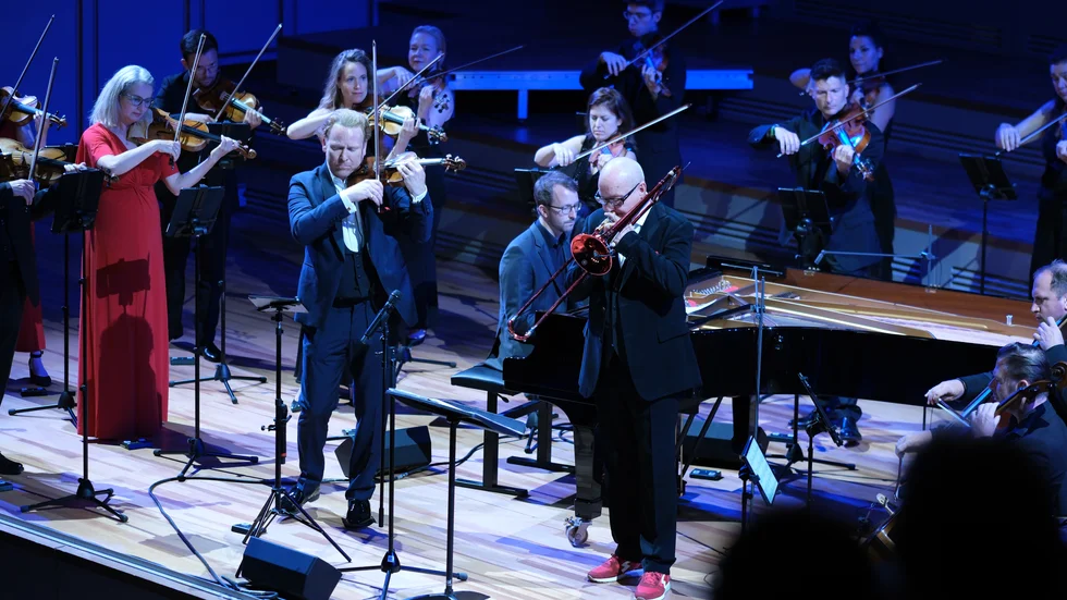 Daniel Hope (till vänster) är en av världens främsta violinister. "Han är också en alldeles underbar estradör, som får både musiken och publiken att svänga", säger Nils Landgren (till höger).