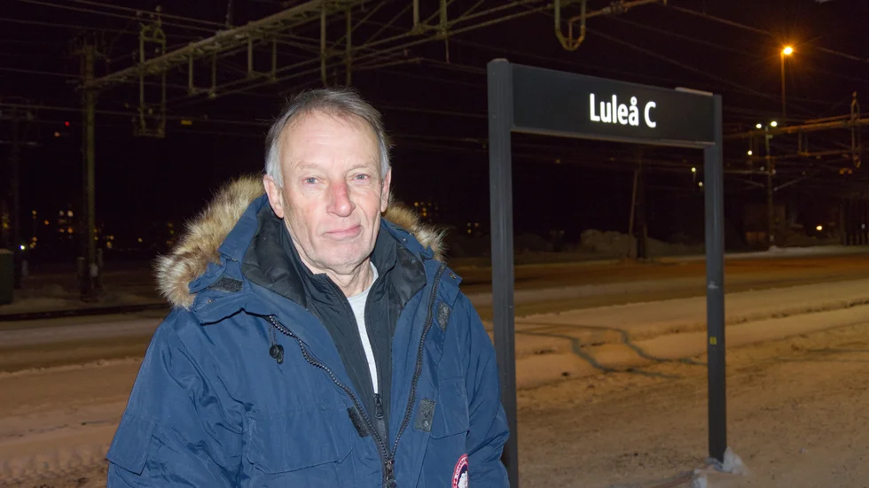 "När man kommer med ett besked att man ställer in ett tåg, då ska det samtidigt komma ett besked om hur resan kommer att ske istället", säger Jan Nyberg, som skulle åkt med ett av tågen som blivit inställda.