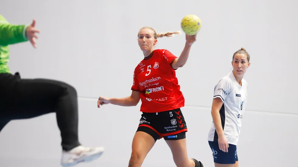 Malin Berndal, som gjorde sin första match i Guiftröjan mot Kroppskultur förra veckan, fick under söndagen göra hemmadebut. Dock blev det förlust mot IFK Örebro med 18–22.
