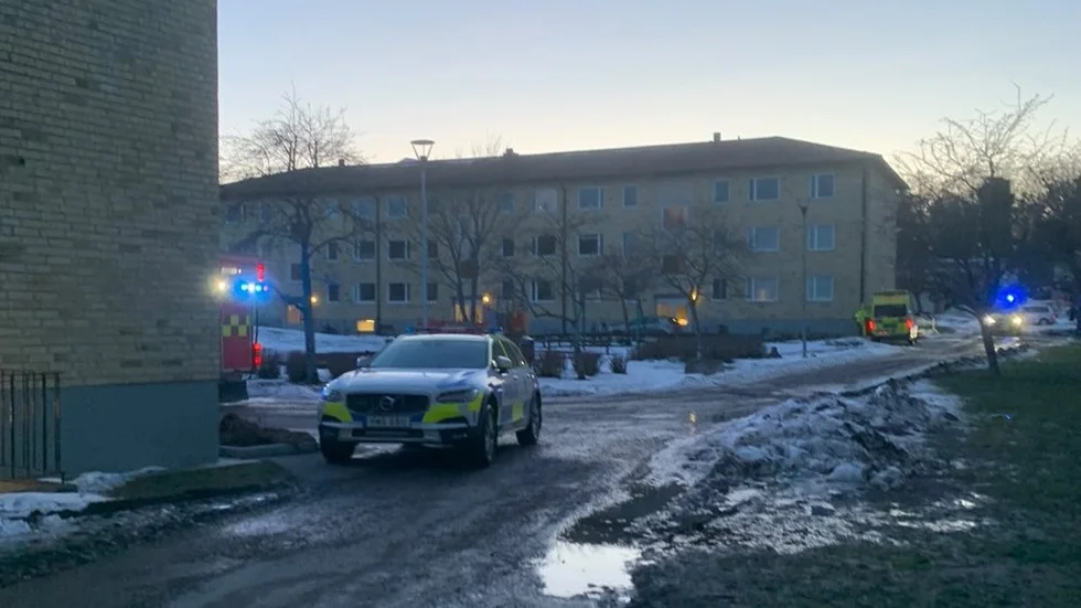 Räddningstjänst, polis och ambulans på plats i Berga.