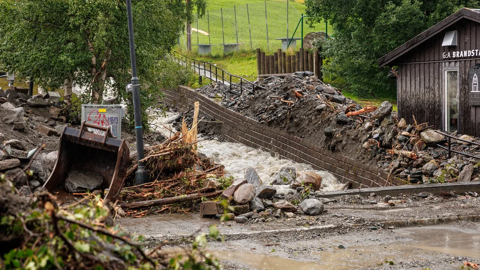 Susabäcken i Åre den 8 augusti 2023 efter att den svämmat över. Till höger i bild syns Crêperi & logis restauranglokal.