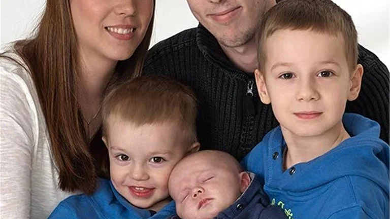 Madeleine Korhonen och Christoffer Nyström, Ulvåsa, Motala, fick den 3/1 sonen Amadeus. Längd 51 cm, vikt 3 530 g. Syskonen heter Alexander, 6 år, och William, 3.