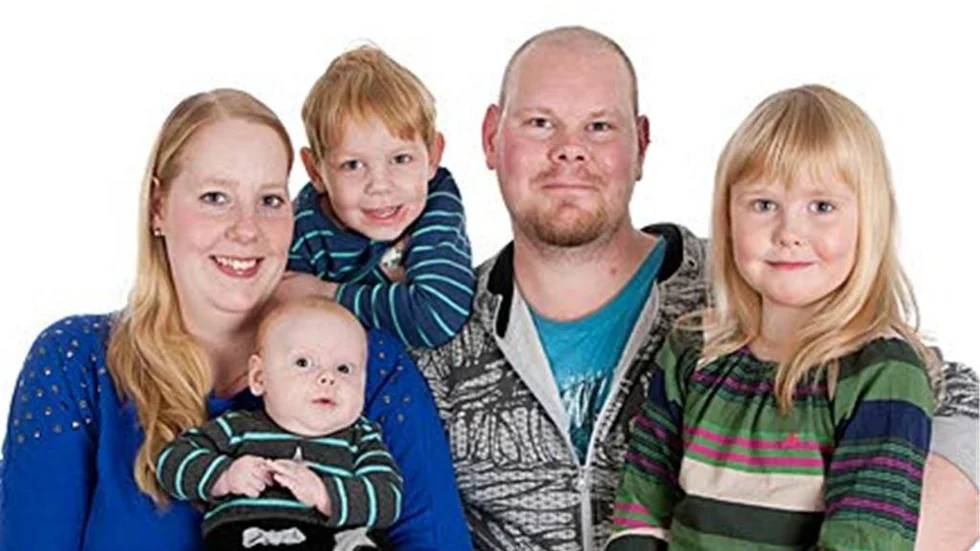 Jessica och Joakim Gabrielsson, Pionjärgatan, Linköping, fick den 20/9 en son som heter Maximus. Vikt 3 250 g, längd 49 cm. Med på bilden är även syskonen Alicia och Albin.