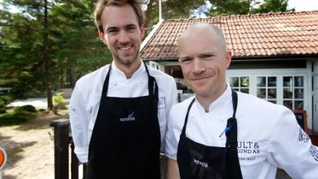 Jonas och Johan Hult. Tillsammans med Jesper Bylund driver de Ljugarns strandcafé och restaurang samt Fjäderholmarnas festvåning.