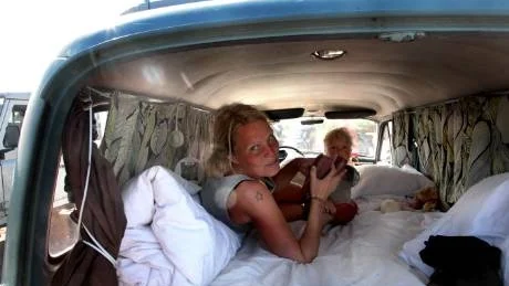 Bor i bilen. Catti Bjerke bor med sina barn i familjens Duett.