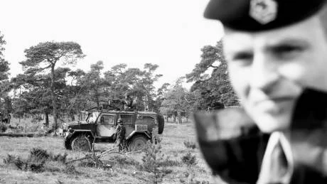 Tränar. På Tofta skjutfält övar just nu den sista fullstora militärstyrkan som ska till Afghanistan. Foto: Tobias Wallström